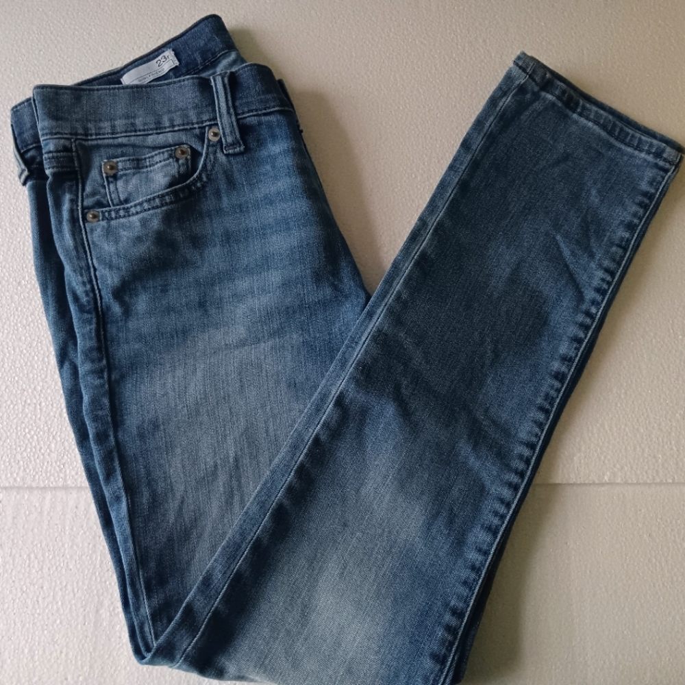 NWOT GAP Girlfriend Jeans